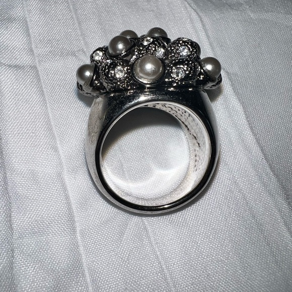Lia Sophia ring with grey pearly beads and white stones - Picture 2 of 2